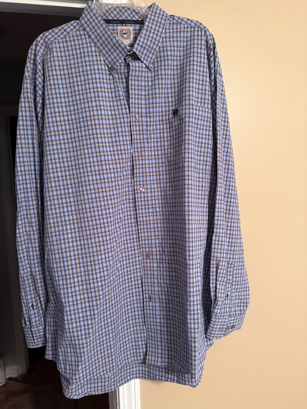 Cinch Men's Blue and Navy Plaid Button-Down Shirt